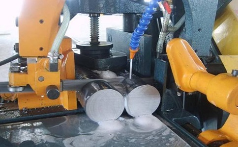 高场办事处卧式带锯床的送料方式有哪几种？